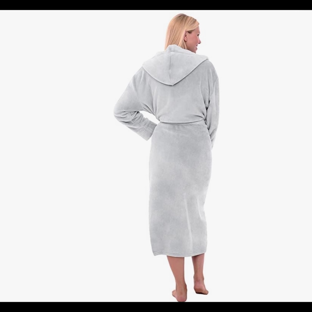 Alexander Del Rossa Robe - Picture 2 of 3